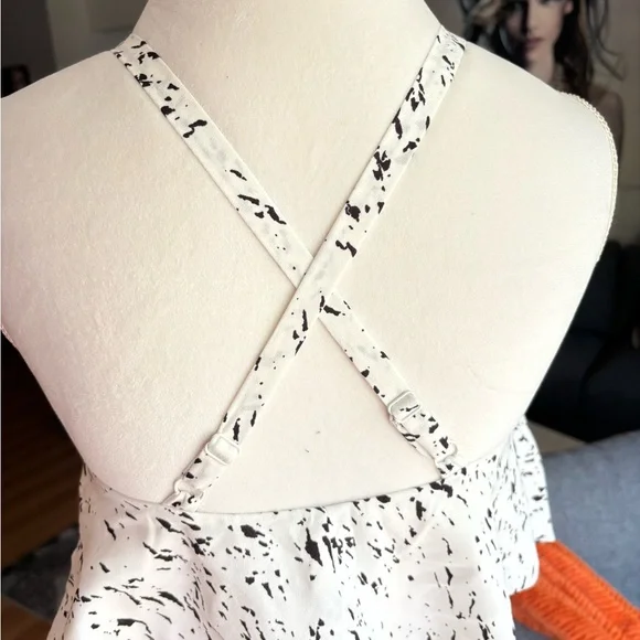 Elegant Black and White Midi Dress - Picture 5 of 5